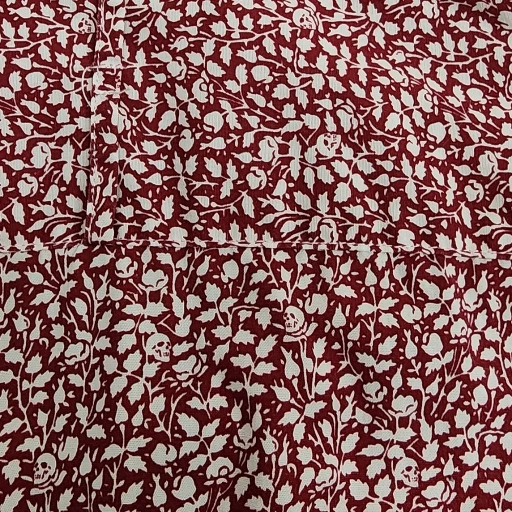 Banana Republic Men's Grant Fit Maroon Floral  & Scull Pattern. Sz XL/TG